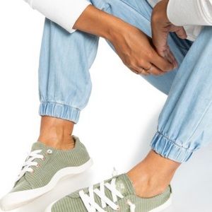 Roxy Bayshore Slip on Sneaker - Size 8.5 USA - Green Pink White Detailing